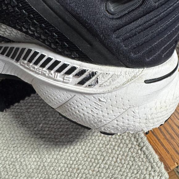 Brooks Adrenaline GTS 22 Running Sneaker Women 8.5 Black White Athleisure Walk - Picture 15 of 15